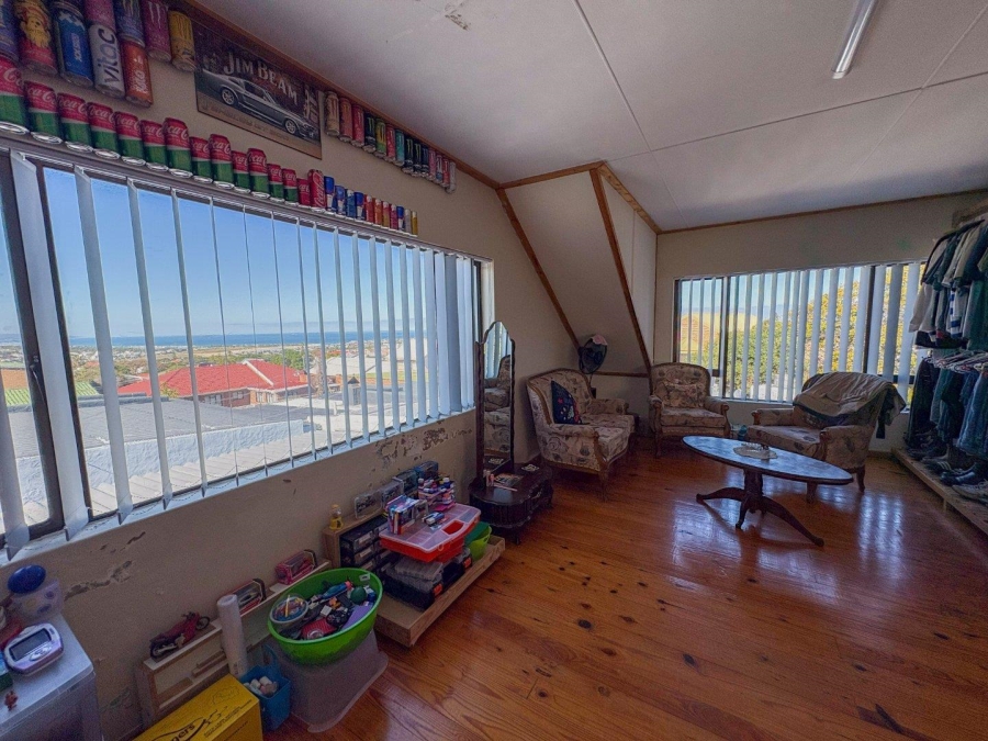 4 Bedroom Property for Sale in Stilbaai Wes Western Cape